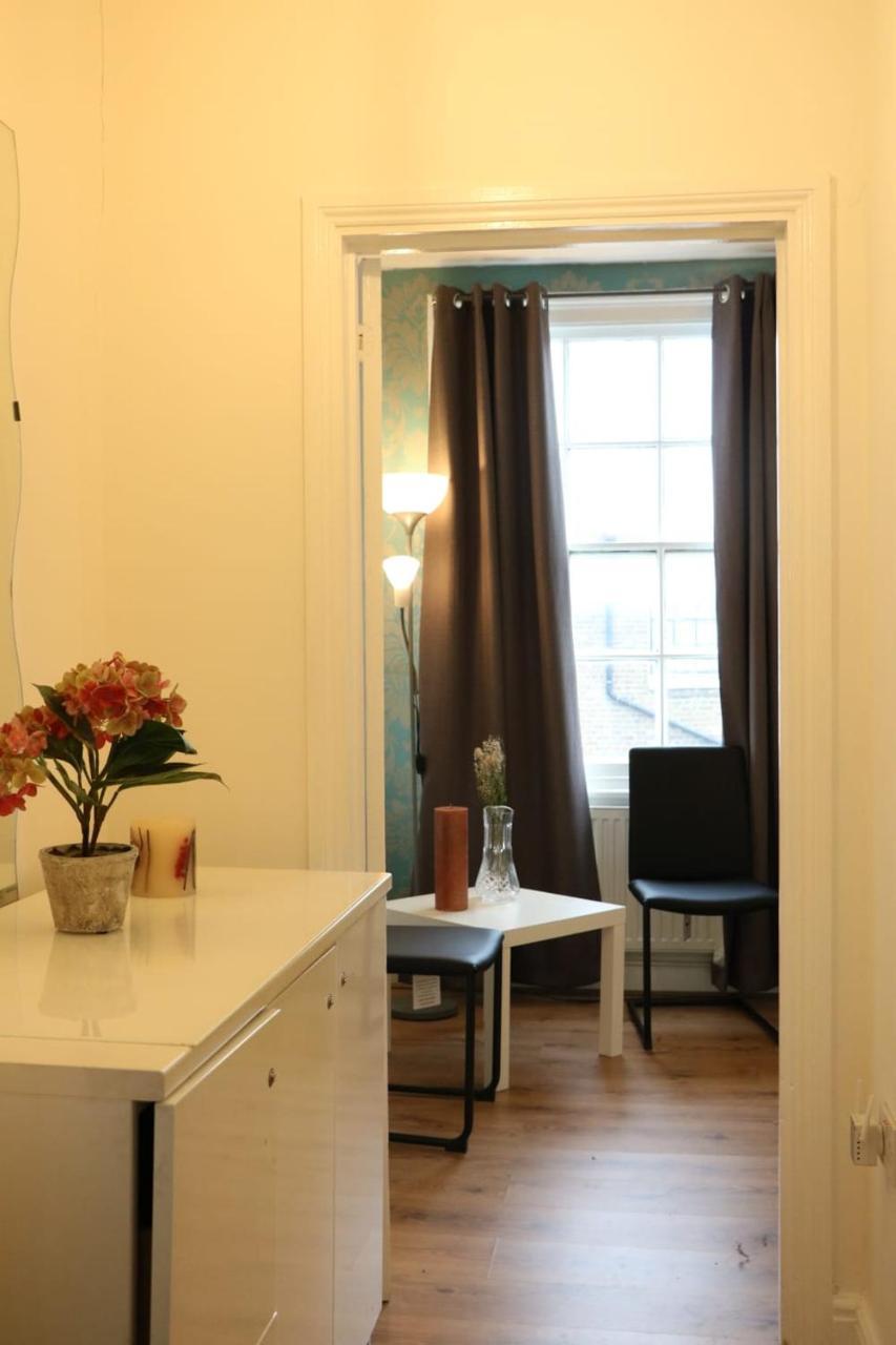 Apartamento Victoria Style Flat Near Victoria Station Londres Exterior foto
